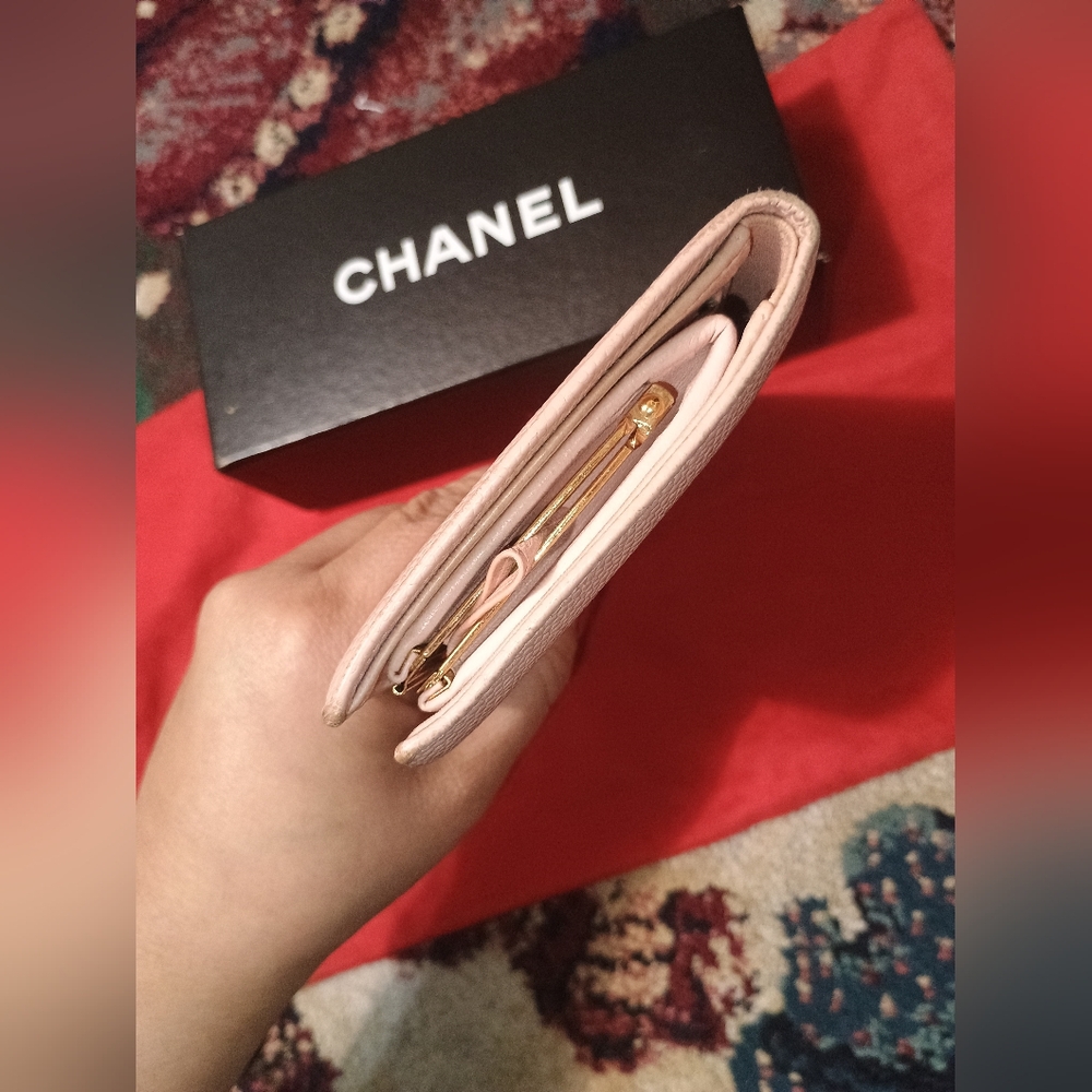 Chanel Vintage Caviar Leather Wallet EUC - Picture 12 of 16
